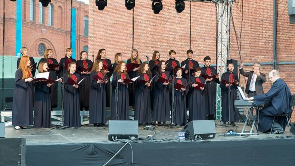 11295581_1022702201076282_6127293675724714214_n chór podczas występu